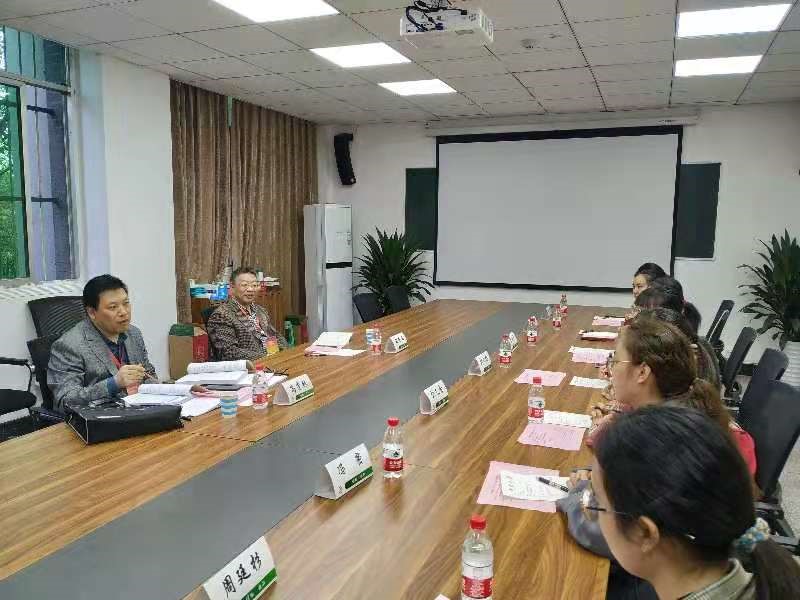 认证专家与在校生代表座谈.jpg